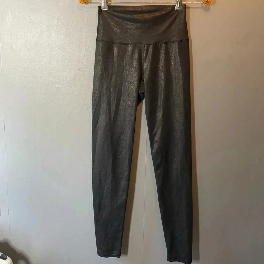 Aerie black embossed leggings‎ size small